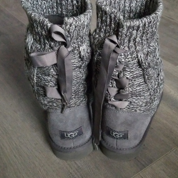 Gray uggs - Picture 2 of 4